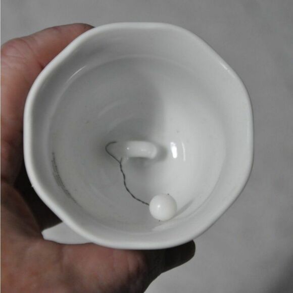 Lovely Matching Set of 4 Porcelain Christmas Items with Holly Motif - Picture 7 of 7